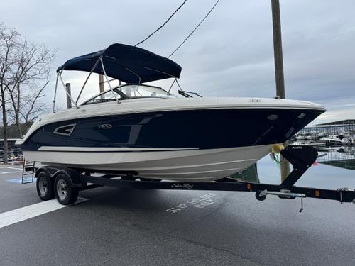 2017 Sea Ray SLX 230