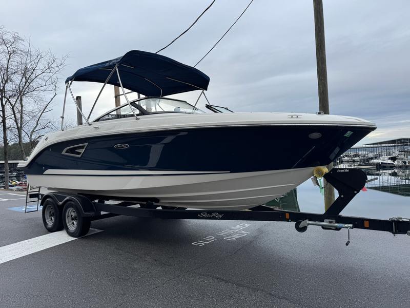 2017 Sea Ray SLX 230