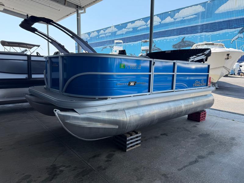 2025 Suntracker Party Barge 16 DLX