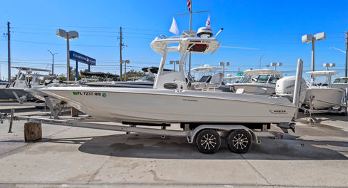 2018 Boston Whaler 240 Dauntless Pro