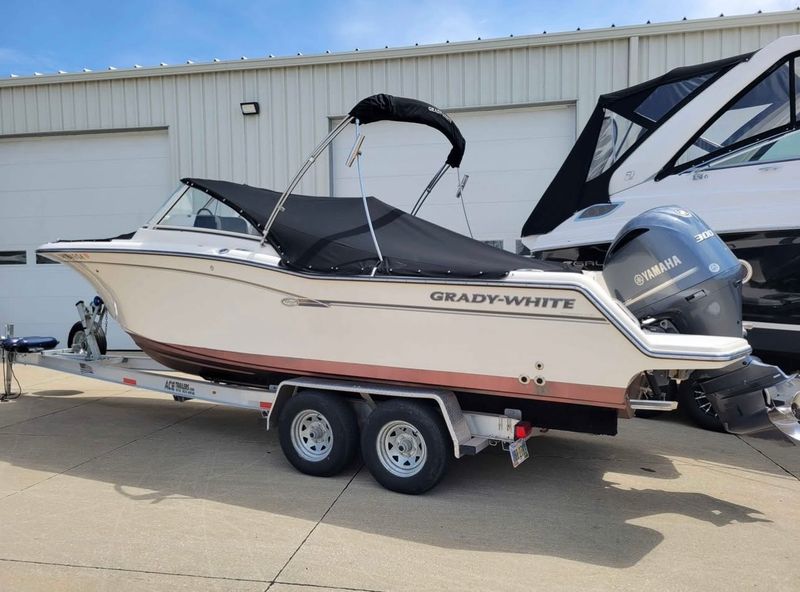 2018 Grady-White Freedom 235