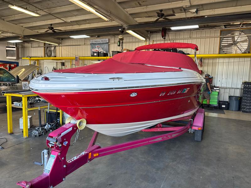 2005 Sea Ray Select 200