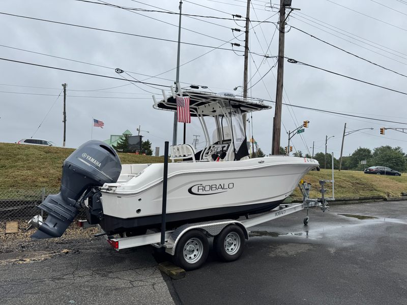 2023 Robalo 200 CC