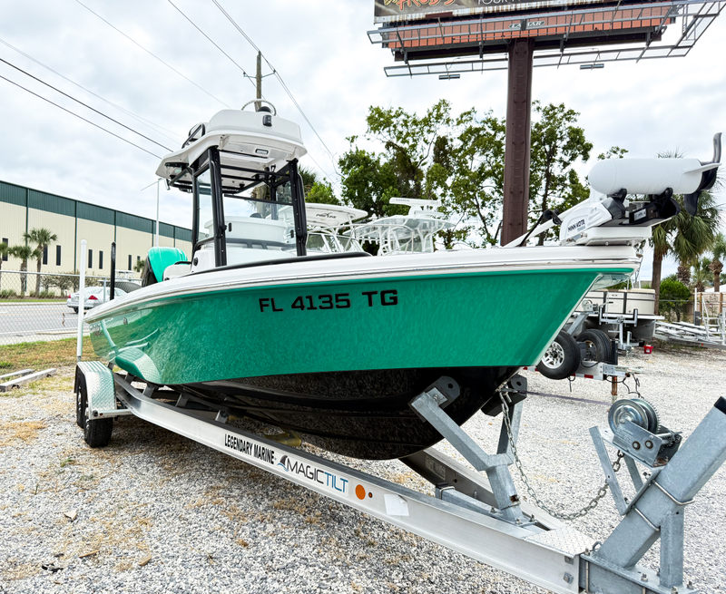 2022 Everglades 243 CC