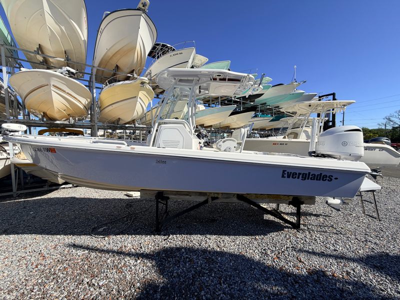 2019 Everglades 243 CC